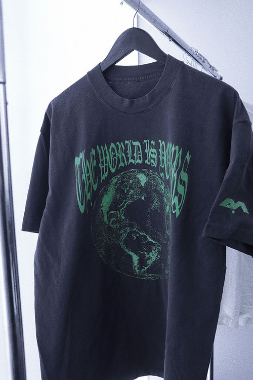 🚨2 LEFT - #TheWorldIsYours VINTAGE T-SHIRT