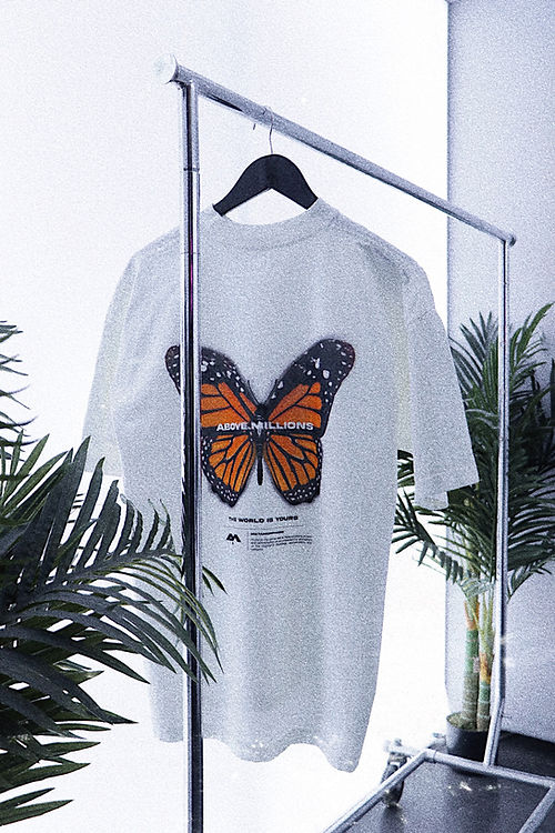 THE MONARCH. ✨ ORANGE BUTTERFLY HEAVYWEIGHT T-SHIRTS