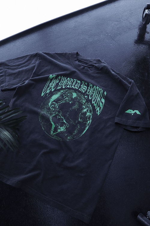 🚨2 LEFT - #TheWorldIsYours VINTAGE T-SHIRT