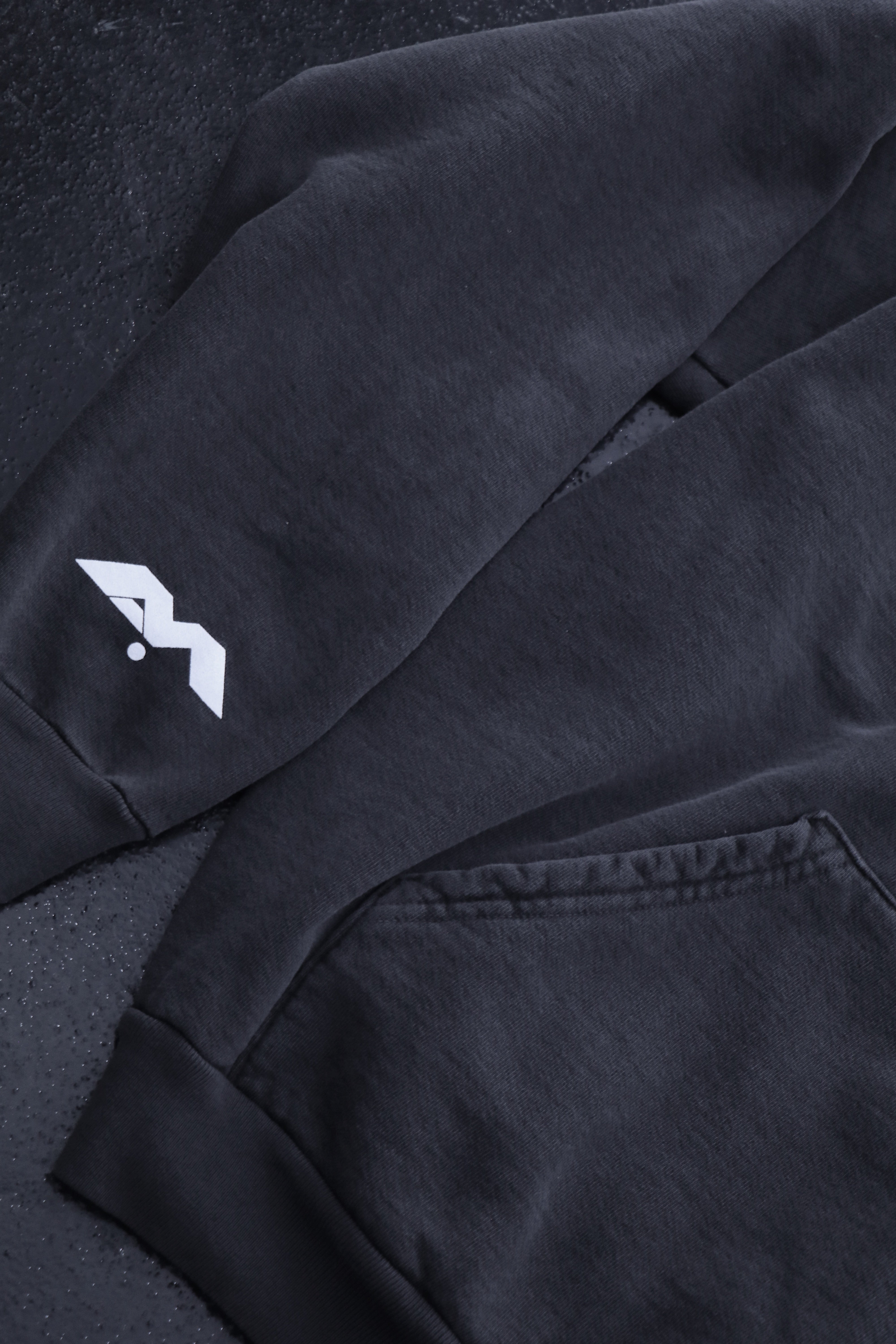 🚨2 LEFT-
LOST IN TRANSLATION HEAVYWEIGHT VINTAGE HOODIE