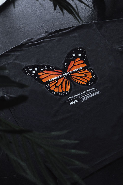 THE MONARCH ORANGE BUTTERFLY HEAVYWEIGHT T-SHIRTS