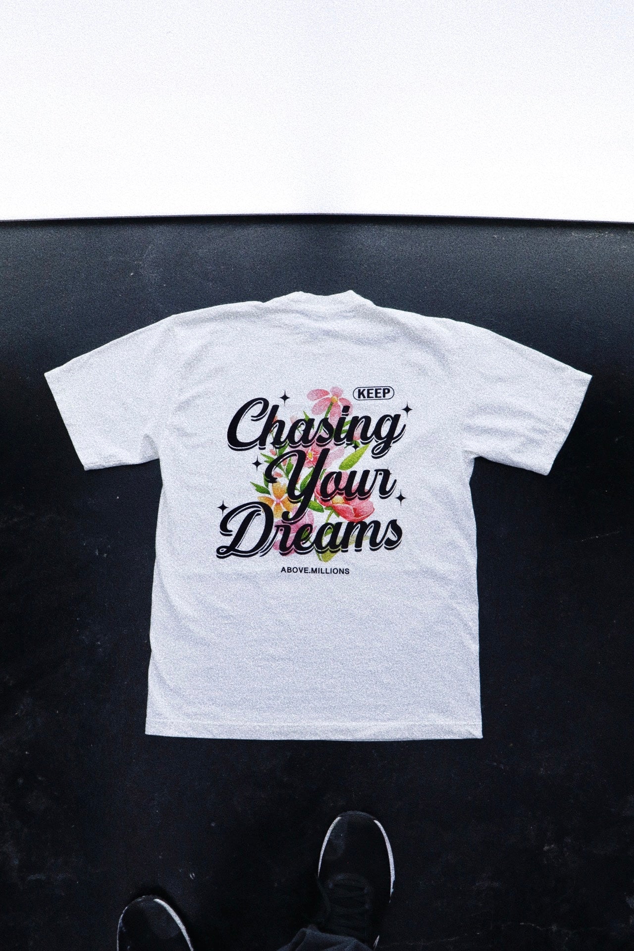 KEEP CHASING YOUR DREAMS🌸✨ HEAVYWEIGHT T-SHIRT