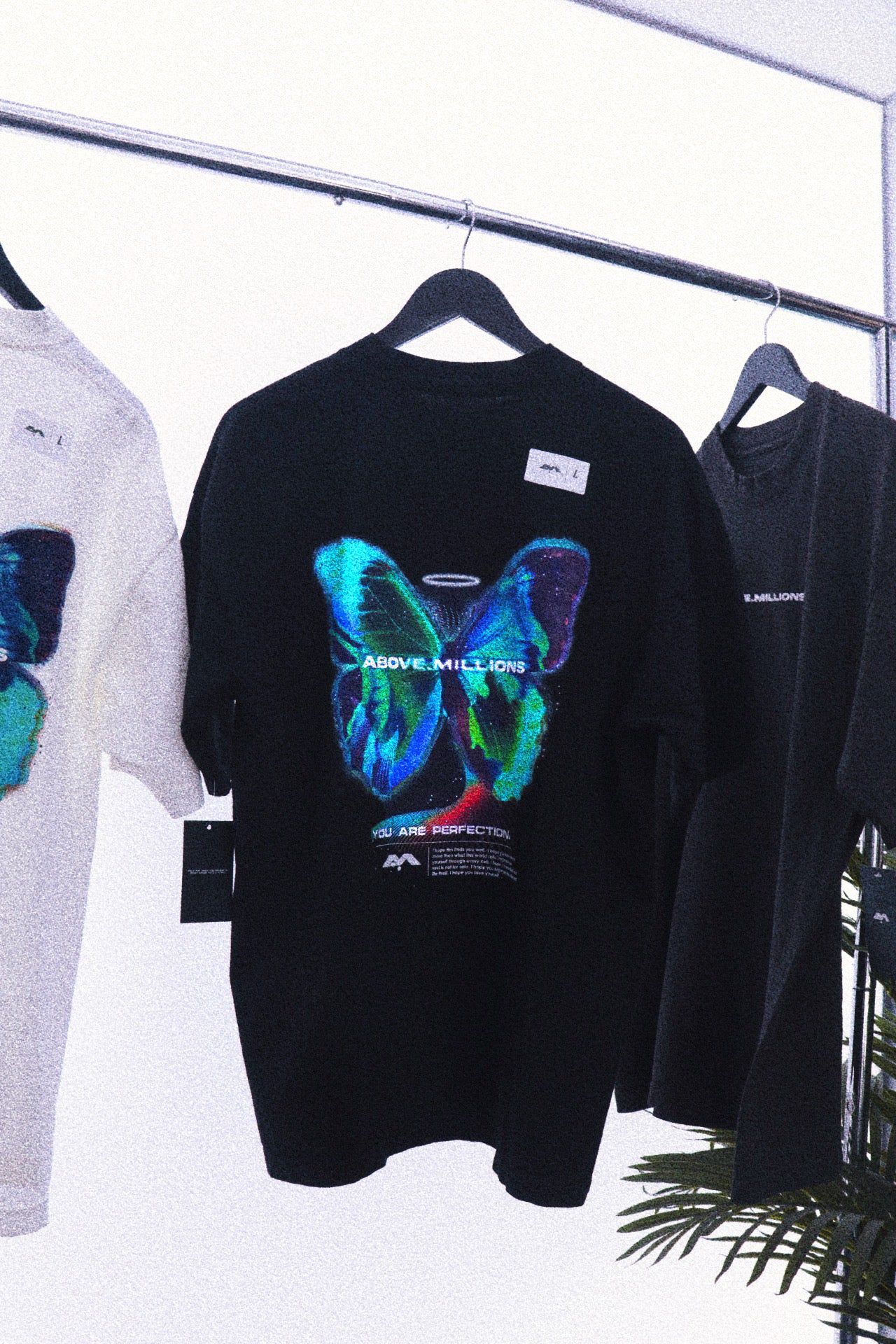 THE PERFECT BUTTERFLY. 🦋 ✨ HEAVYWEIGHT T-SHIRT