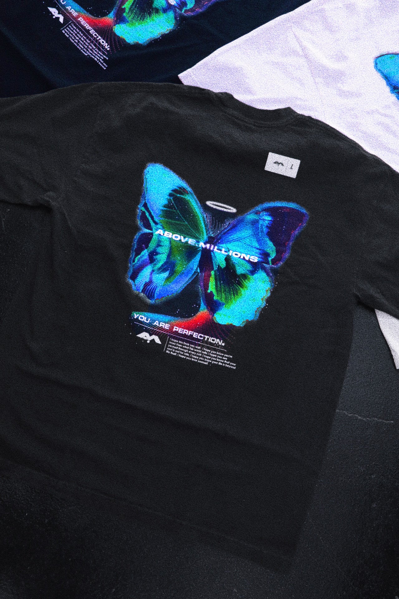 THE PERFECT BUTTERFLY. 🦋 ✨ HEAVYWEIGHT T-SHIRT